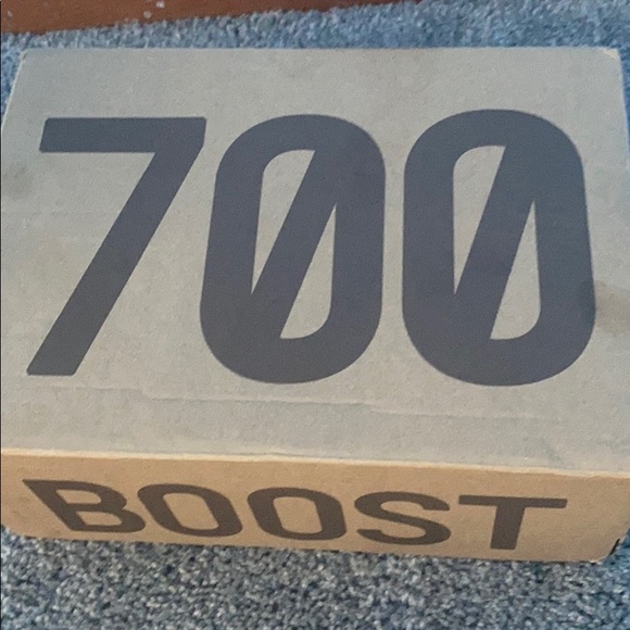 Yezzy 700 wave runners - Picture 2 of 4